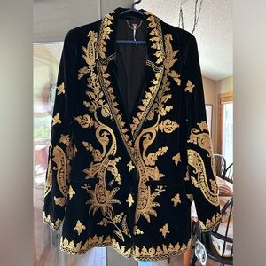 Stunning Free people black velvet embroidered blazer size large. Rare.